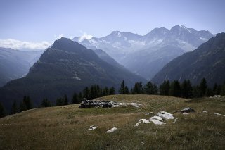 Le site prévu pour la construction du parc photovoltaïque Gondosolar est pour l’instant vierge de routes, de lignes électriques et de toute autre infrastructure (archives). KEYSTONE/GABRIEL MONNET